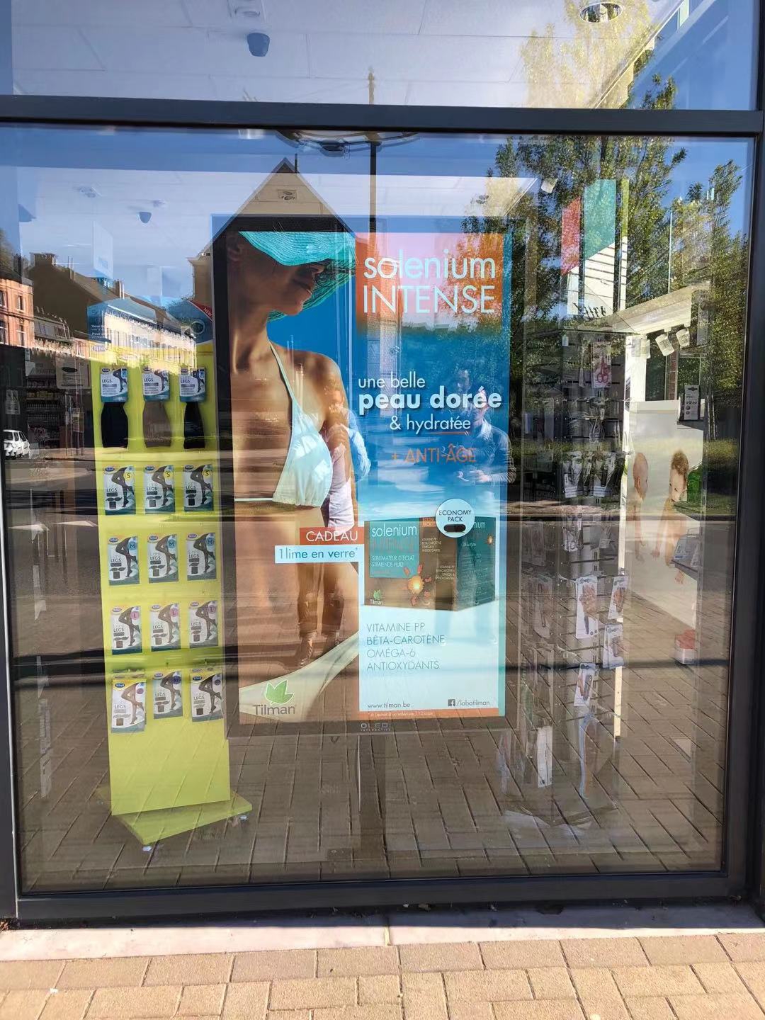 Double-Sided Window Displays for Retail Chains